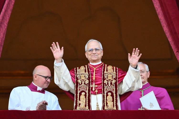 Paus Leo XIV Resmi Dilantik Hari Ini, Ribuan Umat Padati Lapangan Santo Petrus
