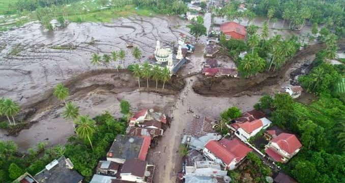 Banjir Bandang Melanda Sumatera Barat, Ribuan Warga Harus Mengungsi