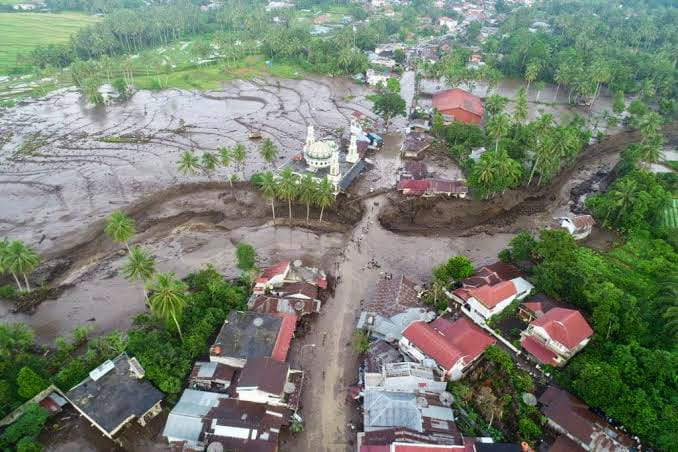 Banjir Bandang Melanda Sumatera Barat, Ribuan Warga Harus Mengungsi