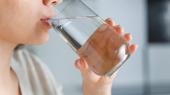 10 Tips Menjaga Kesehatan Mata Saat Puasa atau Kurang Minum