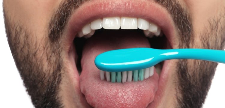 10 Kebiasaan Sehari-hari yang Bisa Merusak Kesehatan Lidah